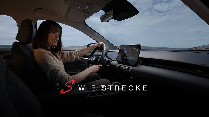 Blick in Fahrerkabine mit Frau am Lenkrad